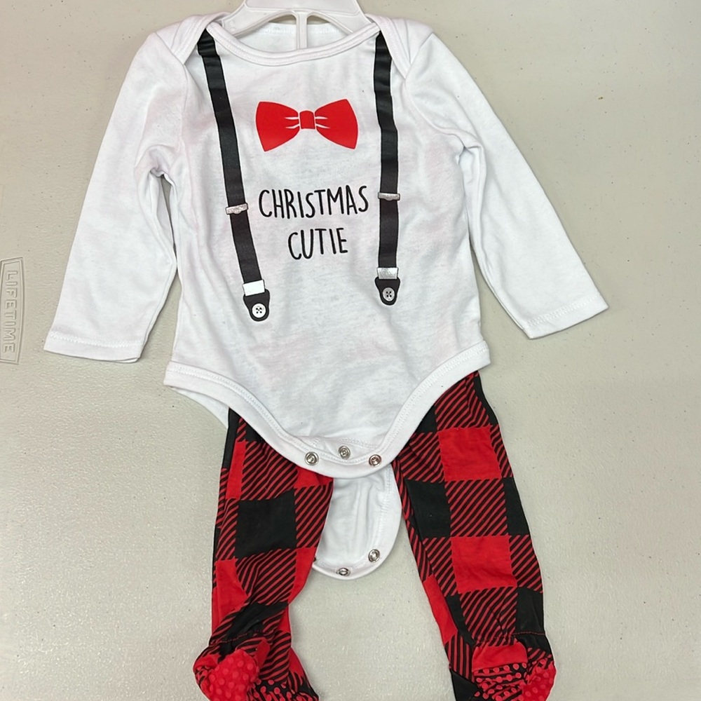 NEW Mini Heroes Christmas Cutie Onesie with Pants Baby Size 12M